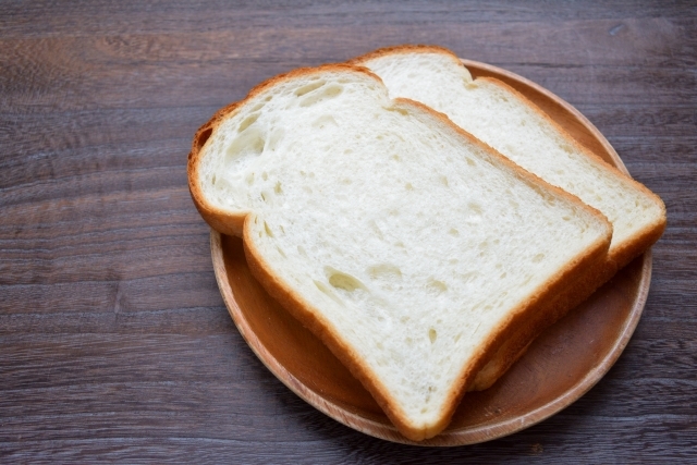 切り 食パン 枚 カロリー 6 食パン1枚のカロリーはどれくらい？ジャムやバターを足すとどうなる？パンの耳の意外なカロリー量も紹介！