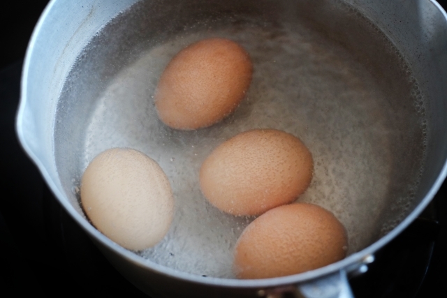 卵 質 ゆで 糖 【料理の不思議】卵をゆでるときは塩を入れるといいのはなぜ？