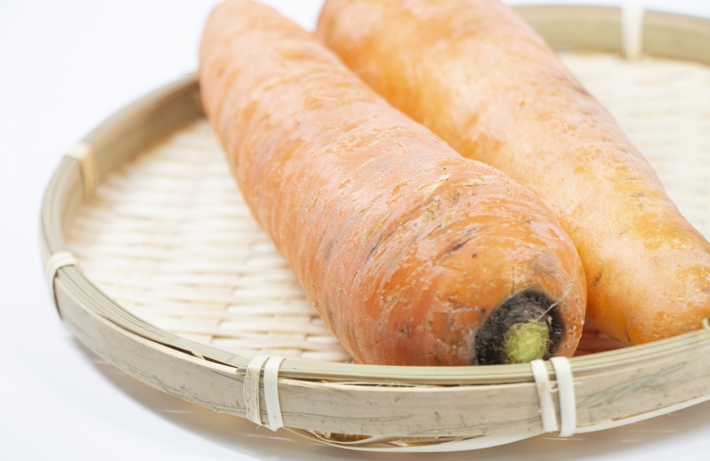 人参の黒ずみ・斑点の原因はカビ?食べられる?変色を防ぐ保存方法も紹介! | ちそう