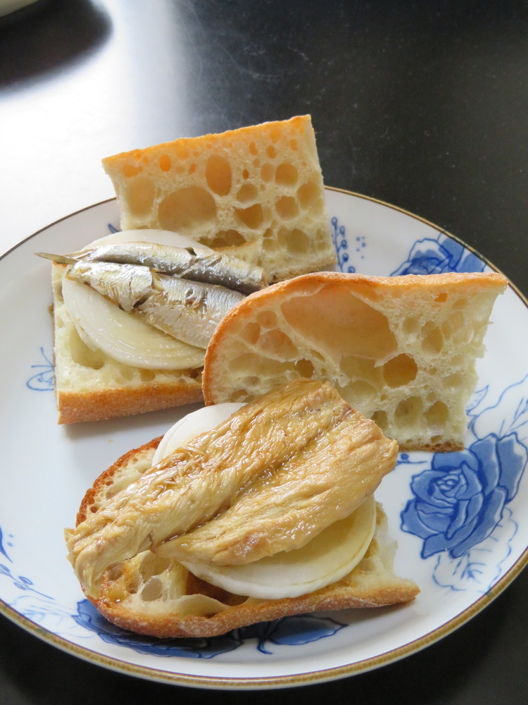 オイルサーディンとは アンチョビとの違いは 作り方や食べ方 レシピ9選を紹介 ちそう