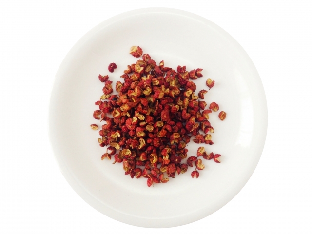 花椒 ホアジャオ とは 山椒との違いは 使い方 活用レシピや代用できるかも紹介 ちそう