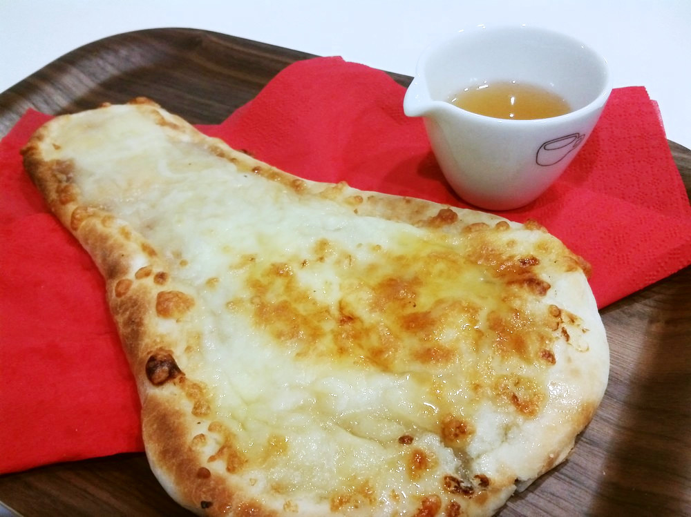 ナンの美味しい食べ方は？カレー以外ある？活用アレンジレシピのおすすめも紹介！ | ちそう