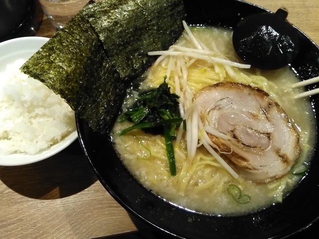 ラーメンライスとは カロリー 糖質が高くて太る うまい食べ方3選も紹介 ちそう