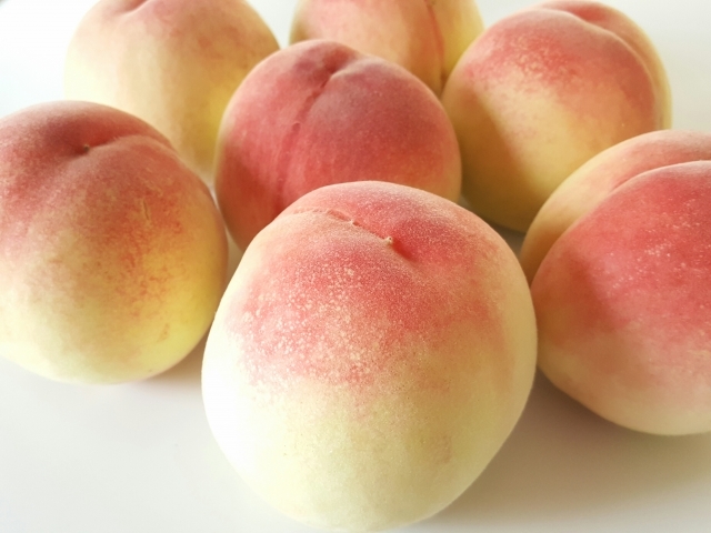 桃が硬い原因は「品種」か「未熟」！美味しい食べ方をそれぞれ紹介！| ちそう