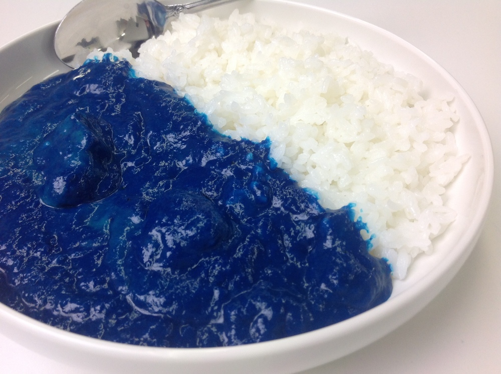 青いカレーとは なぜ青い 味わいなど特徴や自宅での作り方も紹介 ちそう
