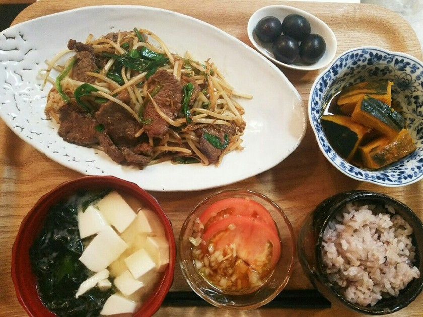 ジンギスカンの献立に合うおかずは 野菜の付け合わせ 副菜やスープのおすすめを紹介 ちそう