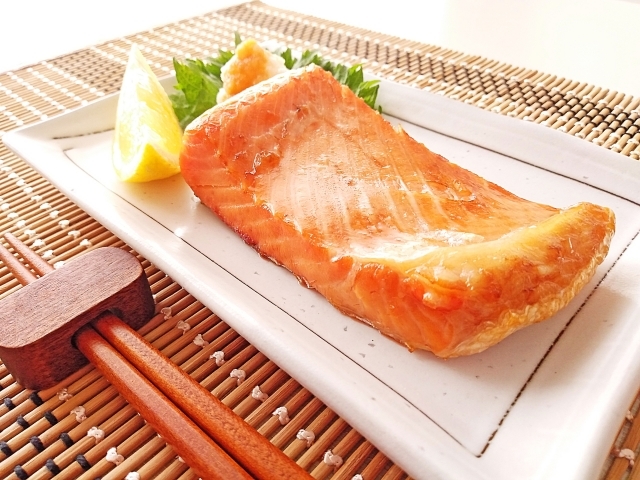 焼き鮭に合う献立レシピ22選 副菜などおかずや付け合わせのおすすめを紹介 ちそう