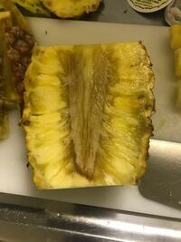 パイナップルが腐るとどうなる 見分け方は 茶色など見た目や匂いの特徴を紹介 ちそう