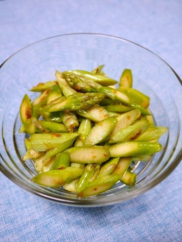 アスパラガスは生食できる 腹痛の危険あり 品種など食べられる条件を紹介 ちそう