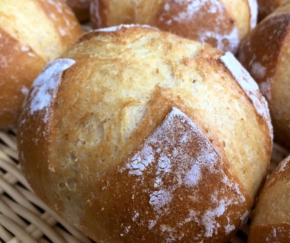 ブールとは 丸いフランスパン カロリーなど特徴や作り方 食べ方も紹介 ちそう