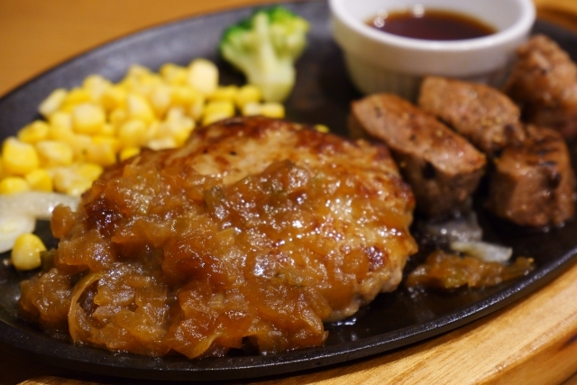 ハンバーグの中が焼いても赤い 大丈夫 少しでも危険 生焼けなの ちそう ハンバーグの中が焼いても赤い 大丈夫 少しでも危険 生焼けなの ちそう