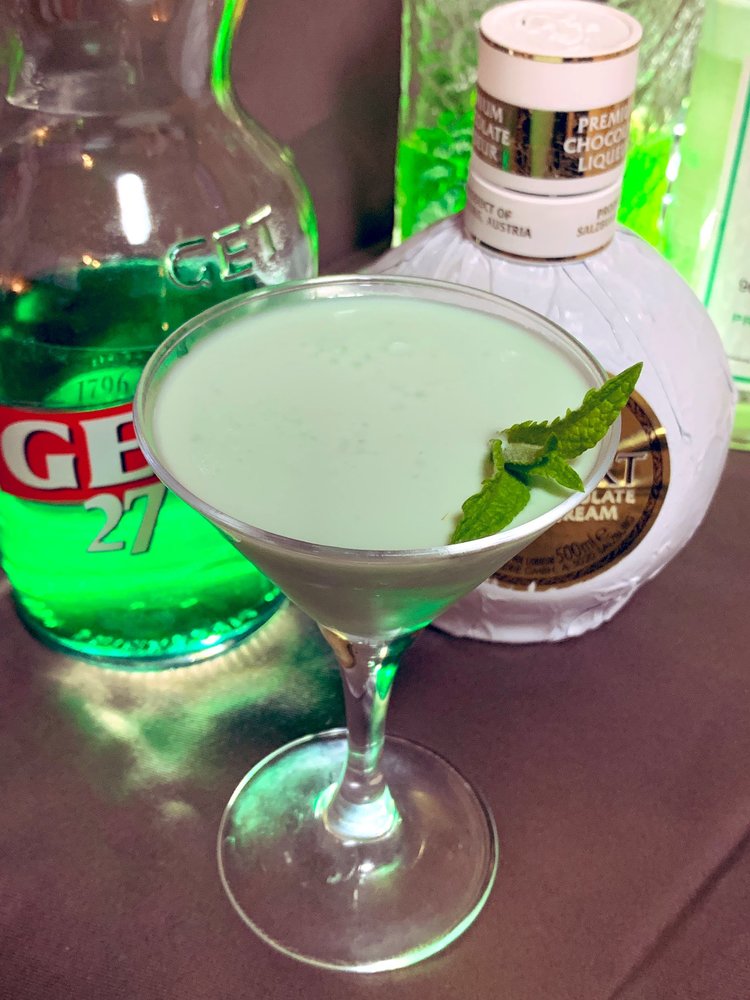 緑色のお酒 グラスホッパー とは カクテル言葉の意味は 度数 レシピも紹介 ちそう