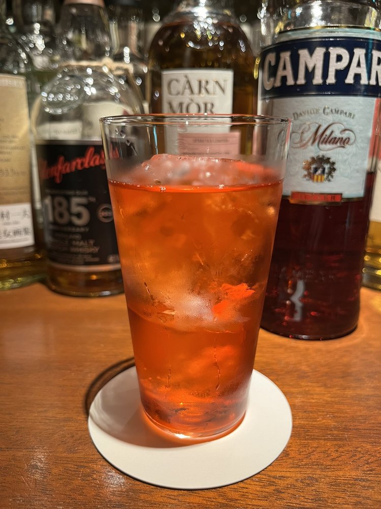 カンパリとはどんなお酒 原料は 味 度数やカクテルも紹介 ちそう