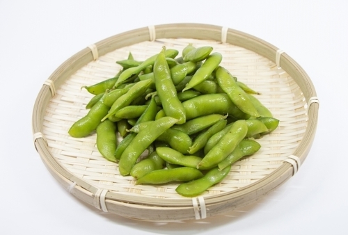 茶豆(ちゃまめ)とは？枝豆との違いは？旬・栄養価や食べ方・レシピのおすすめを紹介！ | ちそう