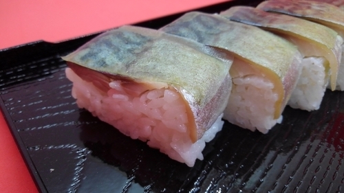 バッテラとは?鯖寿司との違いは?昆布は食べれる?作り方や発祥地なども紹介!| ちそう
