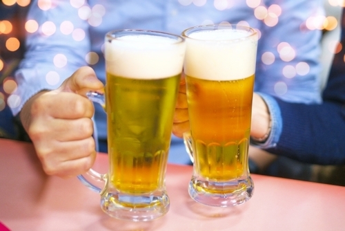 生中ビールの容量は何mlなの?居酒屋のジョッキ小中大を比較して紹介!| ちそう