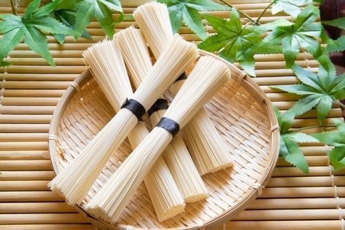 そうめん一人前の分量は何グラム 何束 茹で時間の目安など紹介 ちそう