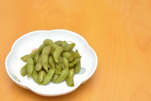 黒枝豆とは?枝豆・黒豆と違いは?栄養・旬の時期など特徴を紹介!| ちそう